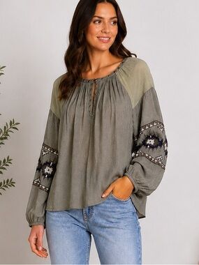 Crosstree Lane Womens Stitch Fix Aztec Embroidered Shirt Top Blouse size M